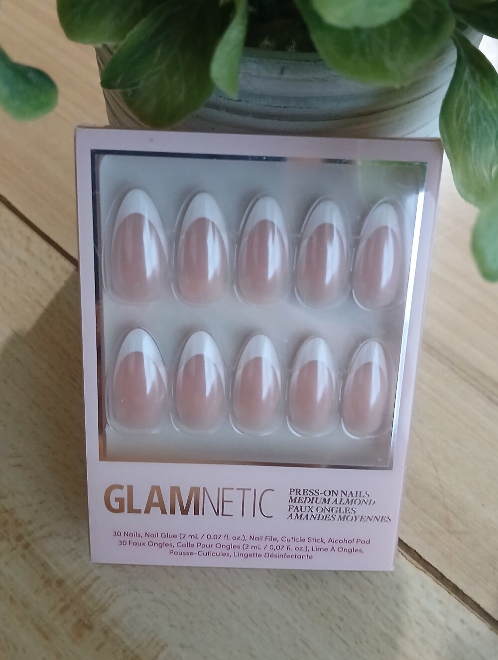 Glamnetic French Tip ~ Mother Pearl Medium Almond